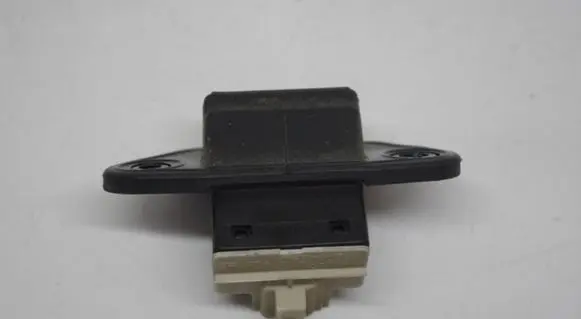 Lexus ES 250 - 300 - 330 Tailgate opening switch 