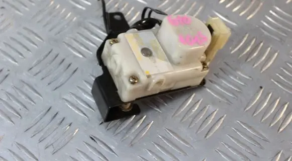 Mitsubishi 3000 GT Air flap motor/actuator MB609564