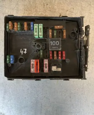 Volkswagen PASSAT B6 Fuse box set 10060307