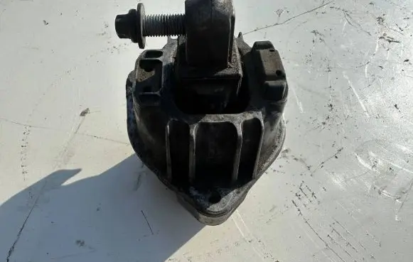 BMW 7 F01 F02 F03 F04 Engine mount bracket 6777381 68623513