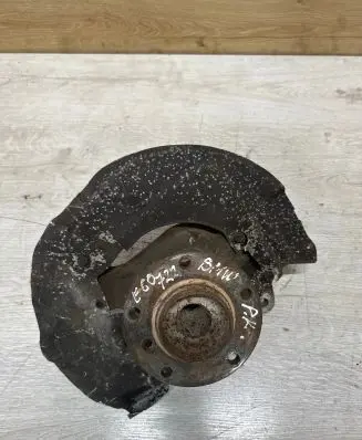 Front wheel hub
