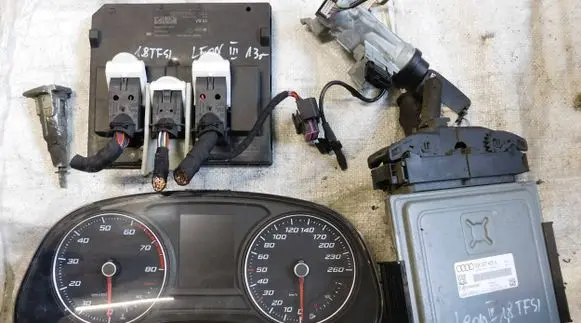 Seat Leon (5F) Engine ECU kit and lock set 06K907425A 5Q0937084Q 5F0920870F