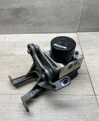 Mercedes-Benz CLS C219 ABS Pump A1729014100