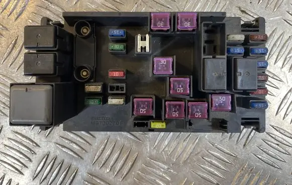 Subaru Forester SH Fuse module 82241SC020 808086