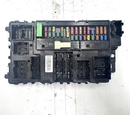 Ford Fusion II Fuse module DG9T15604DM DG9T15604 A2C7337821200