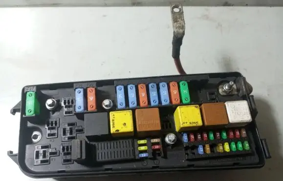 Opel Signum Fuse module 13205799 089072 74GV9N
