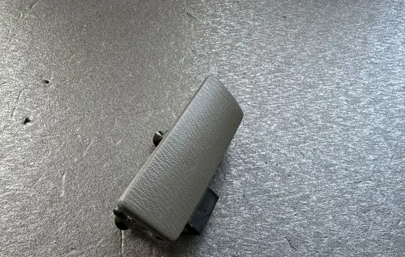 Nissan Patrol Y61 Glove box handle 68630VE000
