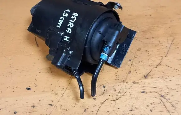 Opel Astra H Fuel filter housing 