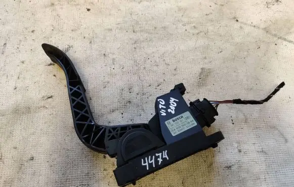Mercedes-Benz Vito Viano W639 Accelerator throttle pedal A6393000604 390505977 0281002561