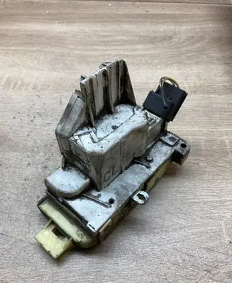 Ford Focus Rear door lock XS41A26412BH RIGHTSIDE