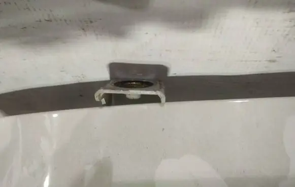 Ford Ka Tailgate/trunk/boot hinge