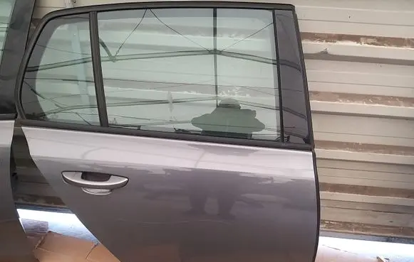 Volkswagen Golf VI Rear door LA7T