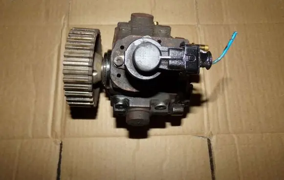Peugeot 206 Fuel injection high pressure pump 0445010102