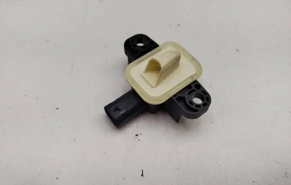 Infiniti Q30 Airbag deployment crash/impact sensor A1668210351