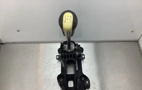 Toyota Yaris Gear shifter/selector 6070200001 343601 B13601