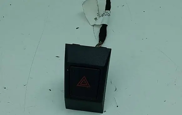 Cupra Formentor Hazard light switch 11548003