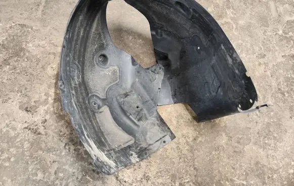 Front wheel arch liner splash guards