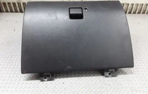 Opel Frontera B Glove box