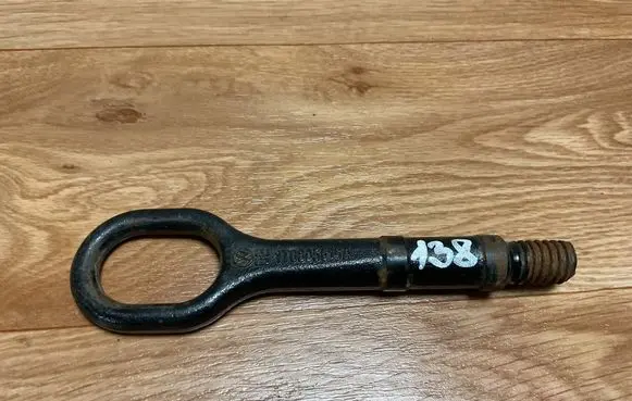 Volkswagen PASSAT B6 Towing hook eye 1T0805615A