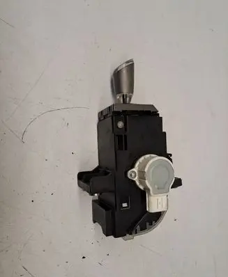 Toyota Prius (NHW20) Gear shifter/selector 8945147030