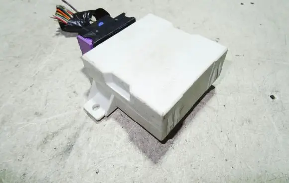 Toyota Avensis T250 Window wiper relay 8594005040