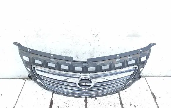 Front bumper upper radiator grill