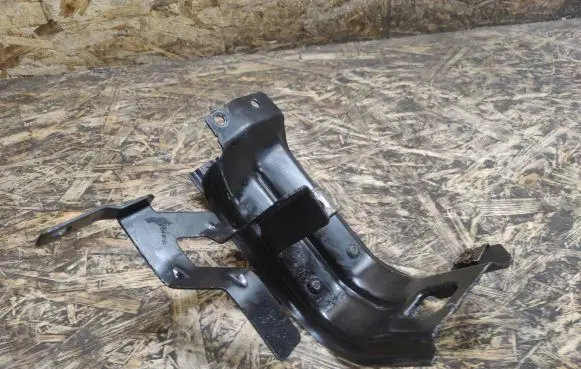 Mercedes-Benz S AMG W220 Radiator mount bracket