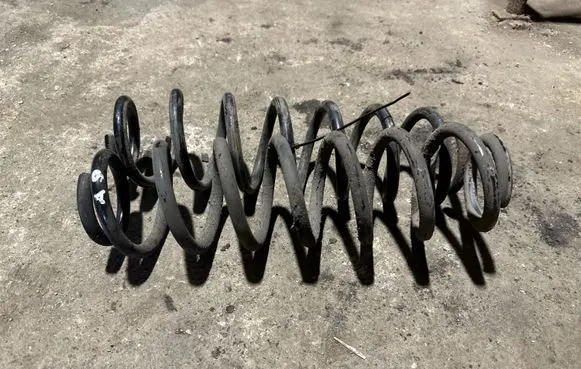 Volkswagen PASSAT B8 Rear coil spring