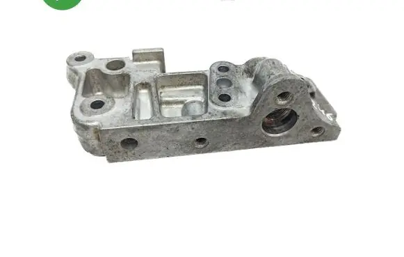 Mercedes-Benz B W246 W242 Engine mounting bracket A6512200607