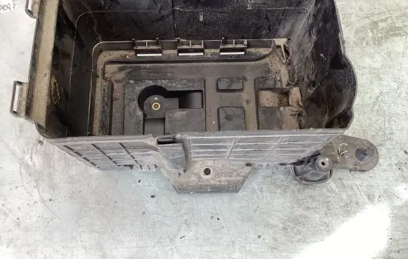 Audi A3 S3 8P Battery box tray 1K0915513
