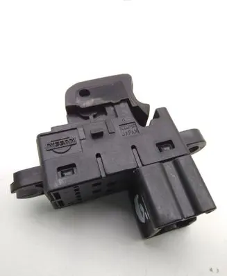 Nissan Qashqai Electric window control switch 25411JD000