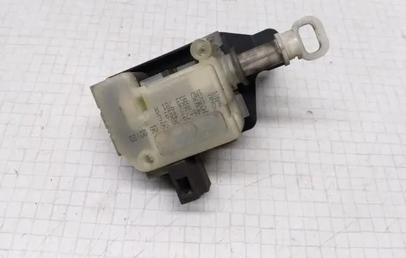 Seat Ibiza III (6L) Central locking motor 1M0959781A 1M5862159C