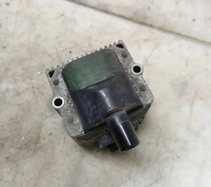 Volkswagen PASSAT B3 High voltage ignition coil 867905104A 124792