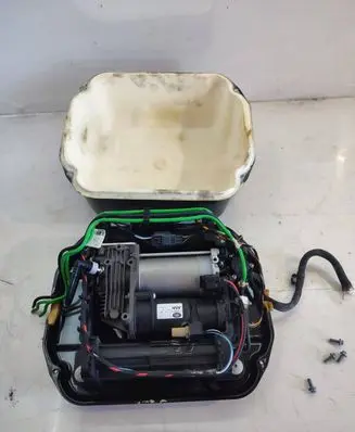 Land Rover Range Rover L322 Air suspension compressor/pump BH423B484CB