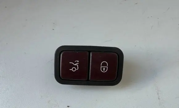 Mercedes-Benz C W205 Tailgate/boot open switch button 2208211479 32132101