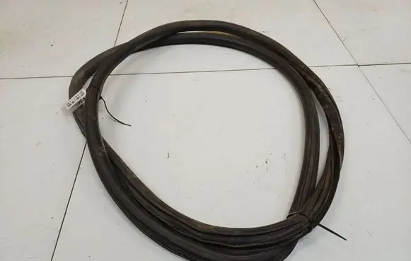 Skoda Octavia Mk2 (1Z) Rubber seal front coupe door