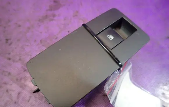 Opel Insignia A Quarter vent window switch 13301886