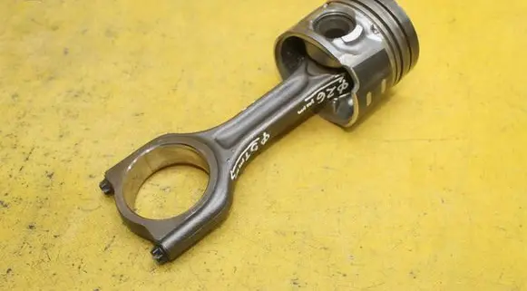 Peugeot 508 Piston with connecting rod