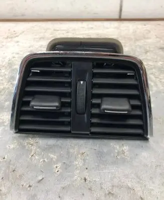 Rear air vent grill