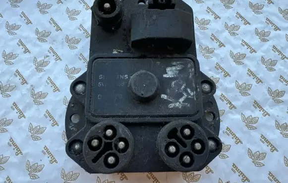 Mercedes-Benz E W124 Combustion control unit/module D102070