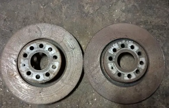Volkswagen Golf V Front brake disc