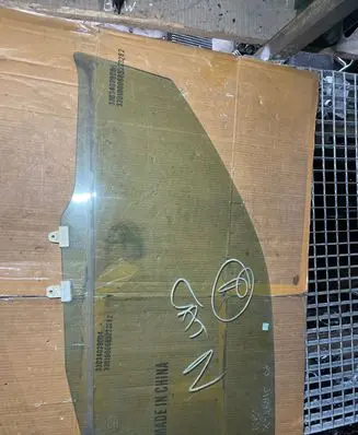 Nissan X-Trail T30 Front door window glass four-door