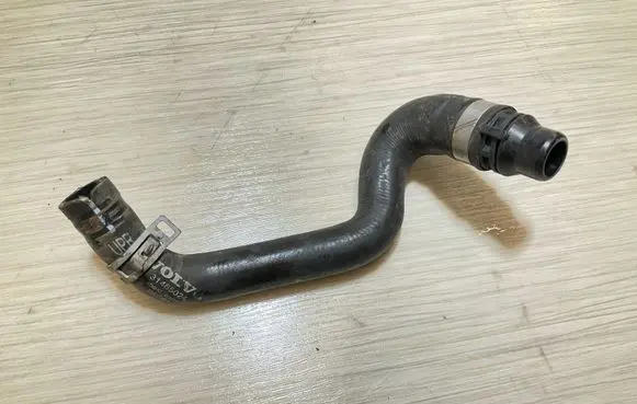 Volvo XC90 Engine coolant pipe/hose 31465024
