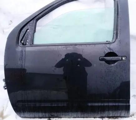 Nissan Pathfinder R51 Front door juoda