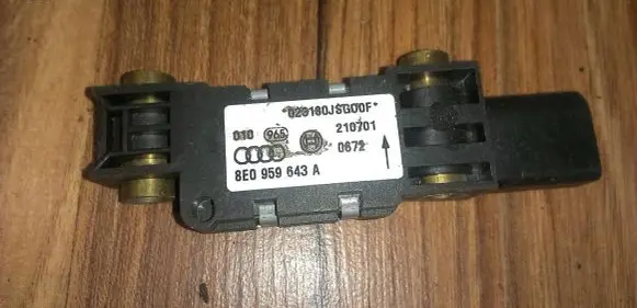 Audi A4 S4 B6 8E 8H Airbag deployment crash/impact sensor 8E0959643a