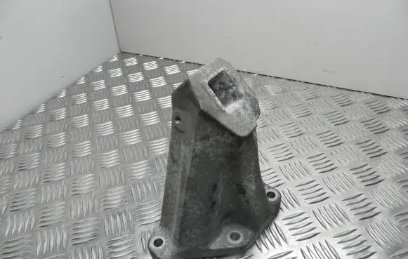 BMW 5 F10 F11 Engine mounting bracket 6777621 VD11146