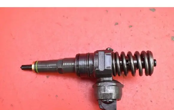 Volkswagen PASSAT B5.5 Fuel injector 0414720035