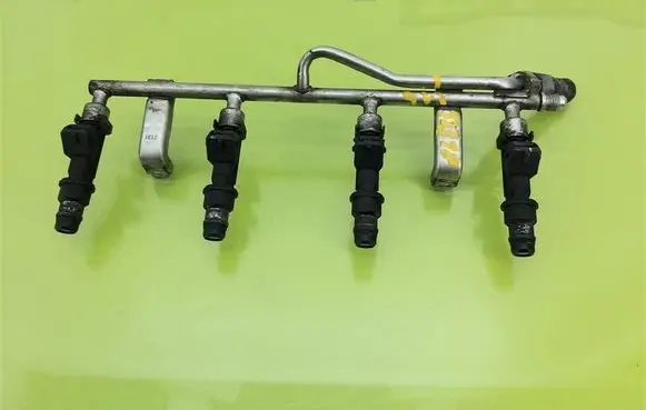 Opel Zafira A Fuel main line pipe 25313846