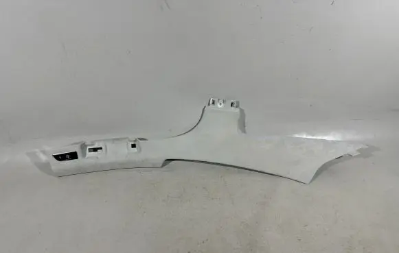 (D)pillar trim (top)