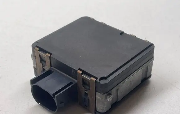 Land Rover Evoque II Distronic sensor radar M8D29G768AF 0203304619 DZL7U39R15244